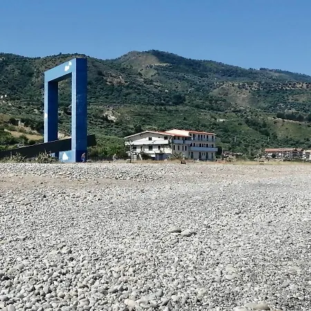 Window On The Sea * סנטו סטפאנו די קמאסטרה