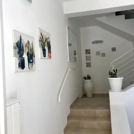 Window On The Sea * סנטו סטפאנו די קמאסטרה