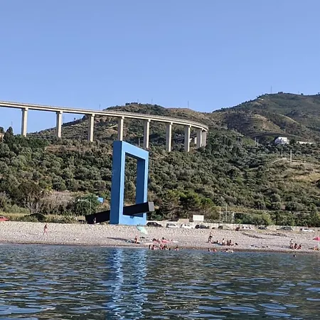 Window On The Sea * סנטו סטפאנו די קמאסטרה