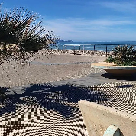 Window On The Sea דירה *