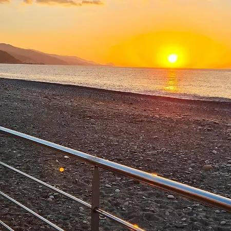 Window On The Sea דירה *