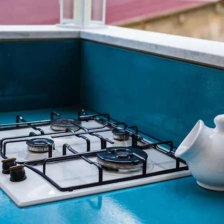 Window On The Sea * סנטו סטפאנו די קמאסטרה