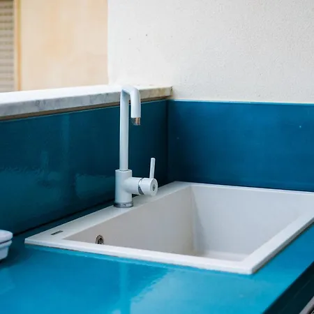 Window On The Sea * סנטו סטפאנו די קמאסטרה